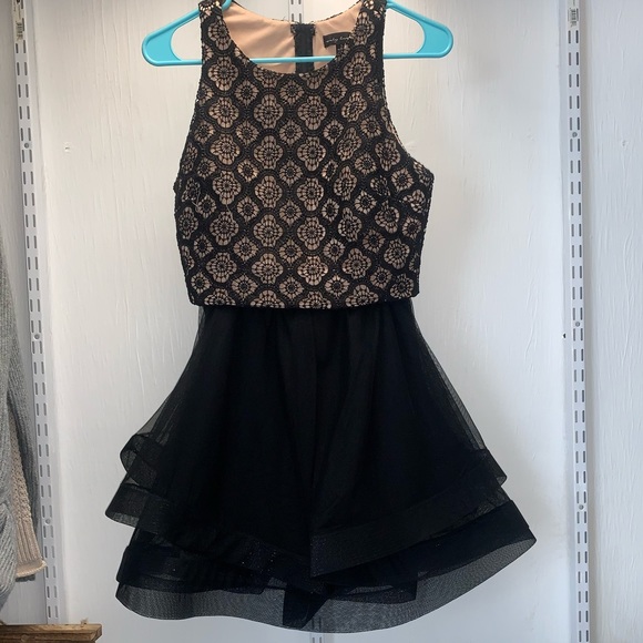 juniors dress!! worn once at a school formal. - Picture 2 of 5